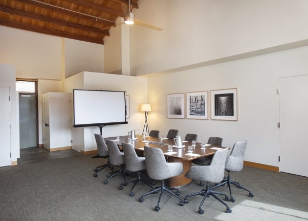 Meeting Contemporary Suite 2404