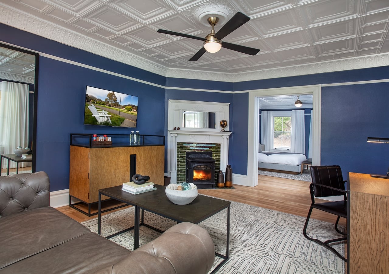 Historic King Suite Living Room