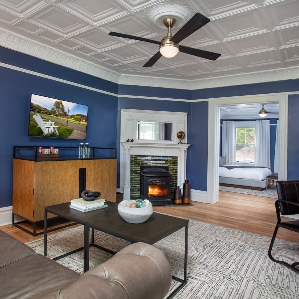 Historic King Suite Living Room